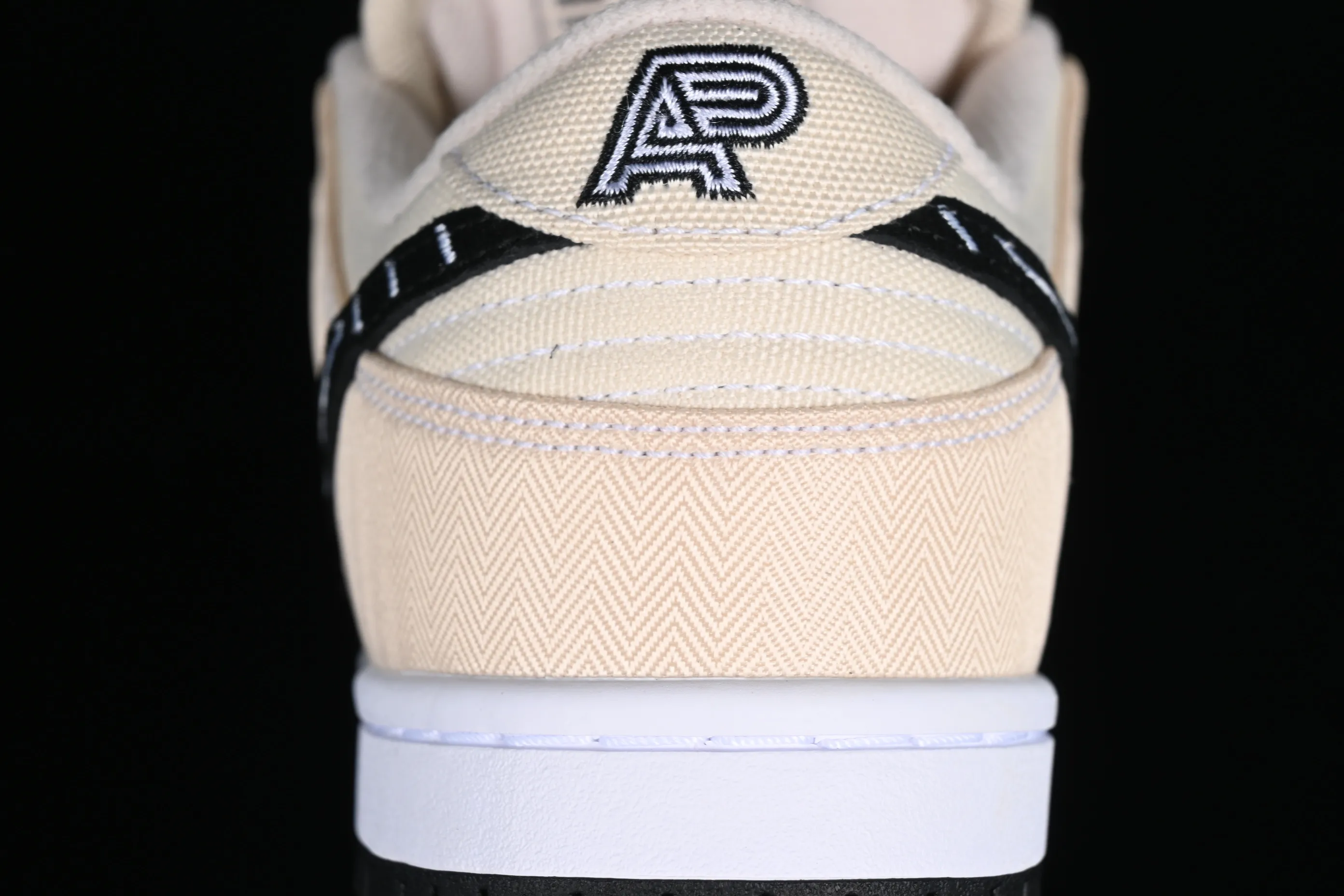 All Categories Nk SB Dunk Series Nk SB Dunk Low Low-top Sneakers J Version Albino & Preto